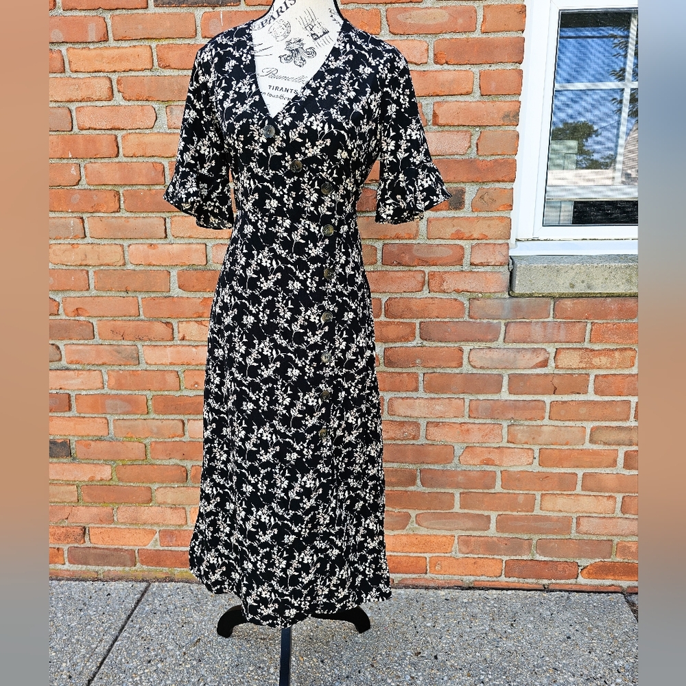New Hyped Unicorn Floral Button Detail Midi Dress – Sz S